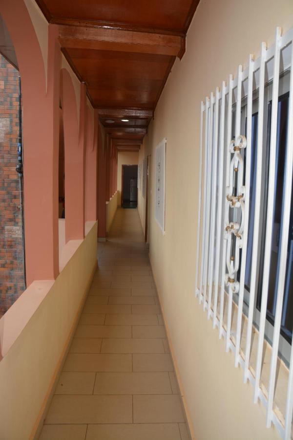 Vegas House Apartamento Yaoundé Exterior foto